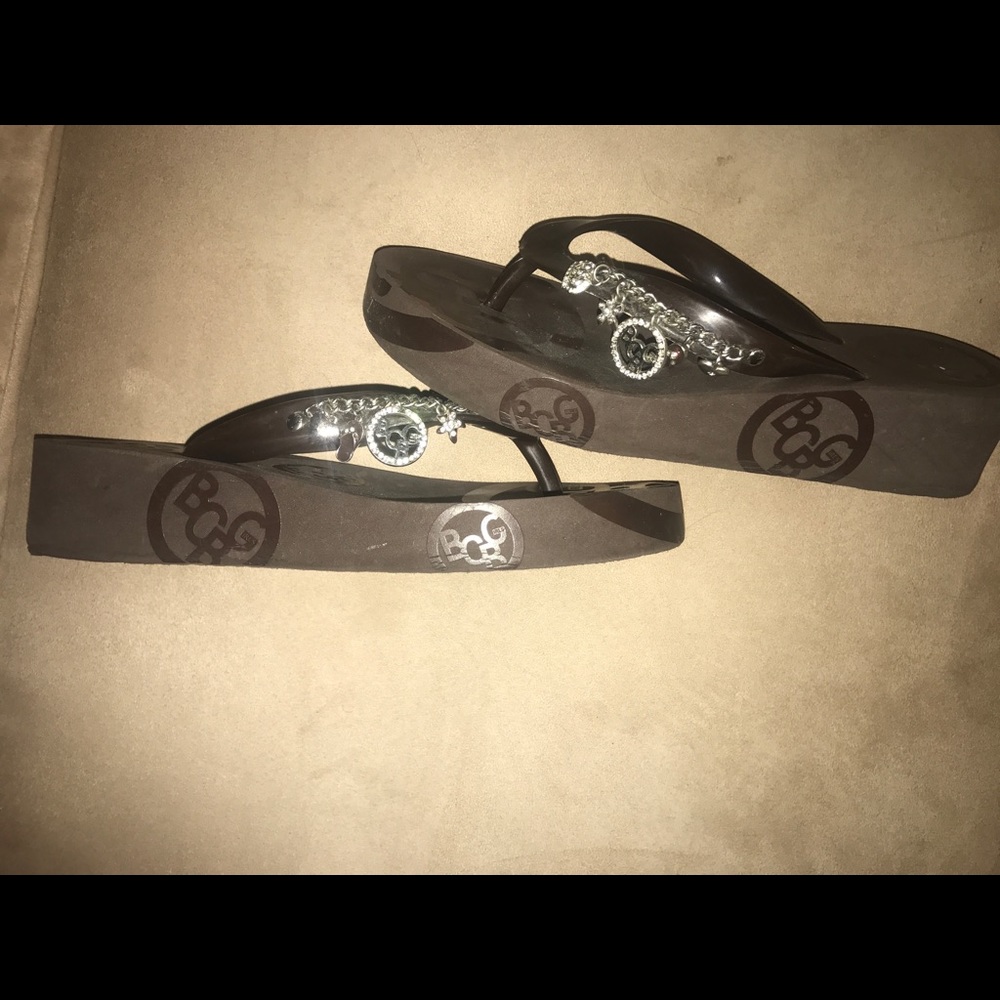 BCBG flip flops